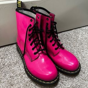 Hot pink patent leather Dr Martens. Size 9! GUC.
